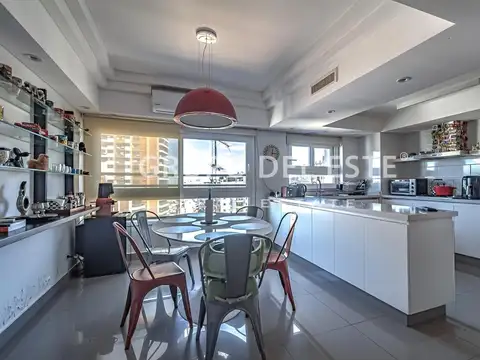 Departamento 6 ambientes con 2 baños