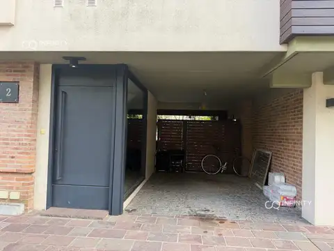 Casa en Alquiler con 2 cocheras