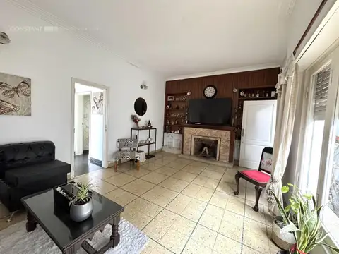 Casa 5 ambientes con 2 baños