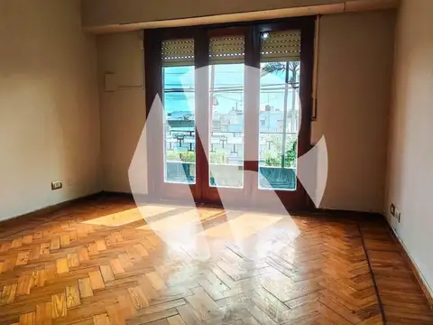 PH en Lomas Del Mirador - Impecable 3 amb  con patio, balcón y parrilla