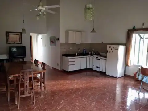 Casa 2 ambientes con 2 baños