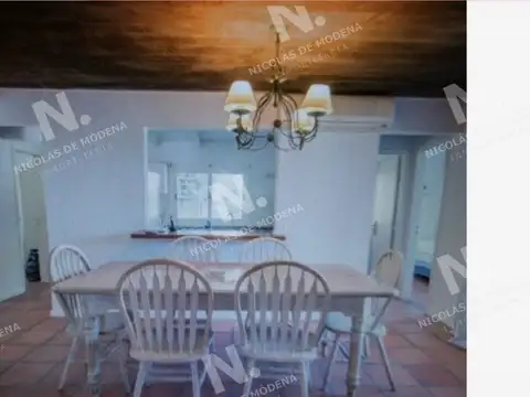 Casa 5 ambientes con 4 baños