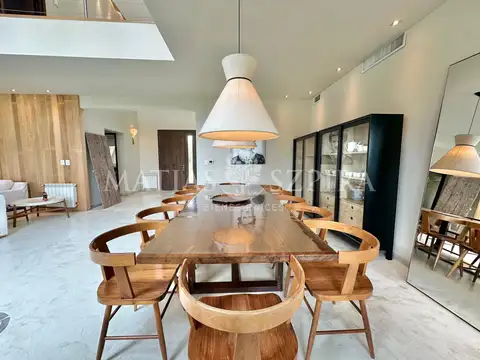 Casa 7 ambientes con 5 baños