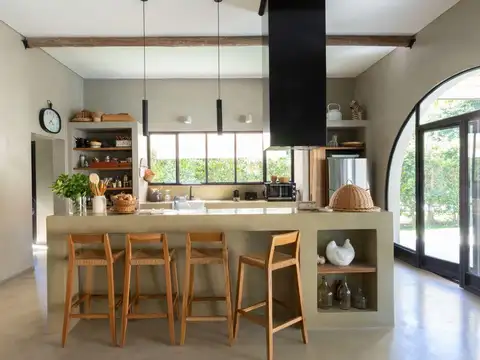 Casa 6 ambientes con 3 baños