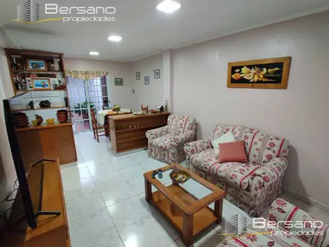 Depto Tipo Casa en Venta de 4 ambientes