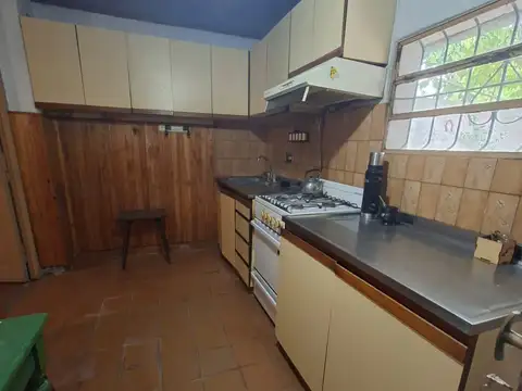 Casa 4 ambientes con 1 baño