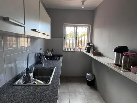 CFA208 - CASA EN ALQUILER - 2 DORMITORIOS - CHUBUT Y AV. FCO. DE HARO