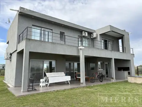 Casa en alquiler Anual a la laguna Area 7 san Sebastian
