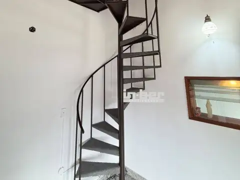 Casa en Alquiler con 3 cocheras