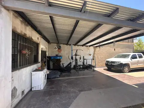 Casa 5 ambientes con 1 baño