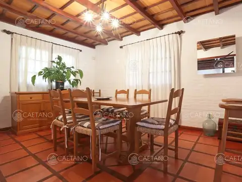 Casa 4 ambientes con 2 baños