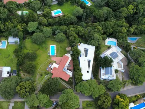 Terreno en Las Delicias, fondo arroyo