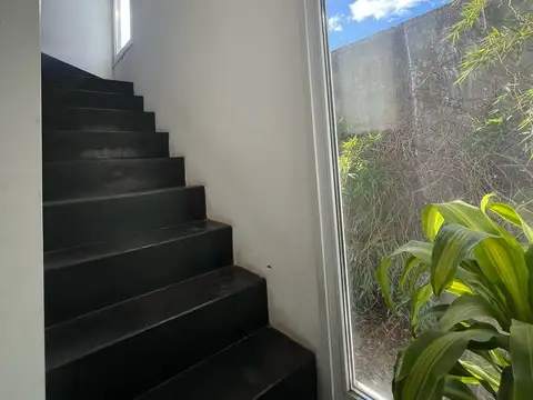 DUPLEX EN VENTA DON CARLOS GONNET. LA PLATA