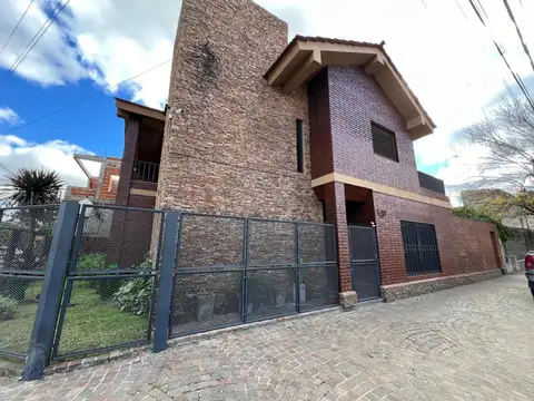 CHALET EN EXCELENTES CONDICIONES