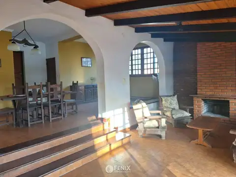 Casa 6 ambientes con 4 baños