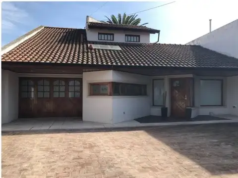 Casa en venta - 3 Dormitorios 2 Baños - Mar del Plata