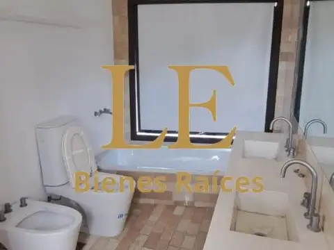 Casa 5 ambientes con 4 baños