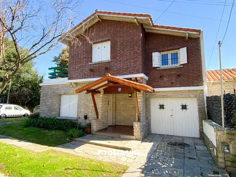 CHALET DE 4 AMBIENTES CON DEPENDENCIA Y GARAGE