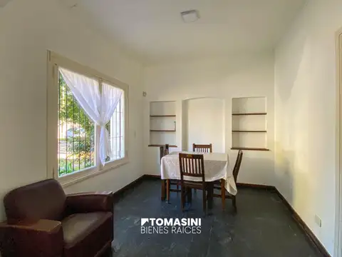 CHALET DE 4 AMBIENTES CON DEPENDENCIA Y GARAGE