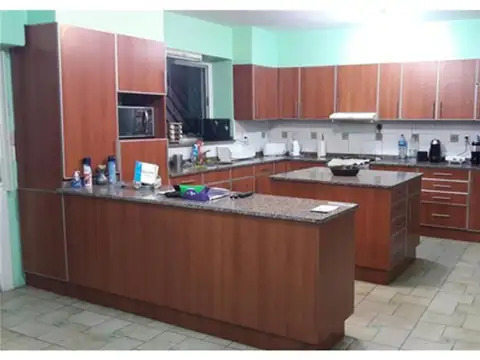 Casa 6 ambientes con 4 baños