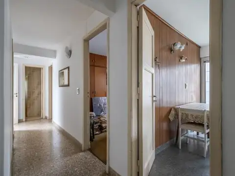 Casa en Venta. 4 Amb. Jardín. Cochera. 343 m². Barrio Cornelio Saavedra