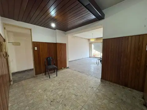 3 AMBIENTES A REFACCIONAR CON BALCON CORRIDO Y VISTA ABIERTA! EN VILLA REAL!