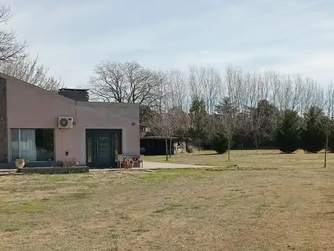 Casa quinta en venta en Azul con gran lote