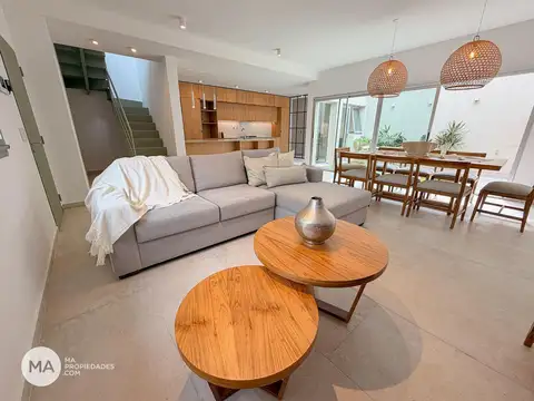 Casa de pasillo único 3 Dormitorios - Av. Pellegrini 2700 - Ntra. Señora de Lourdes Rosario | Venta