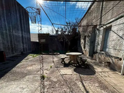 Casa 6 ambientes con 2 baños
