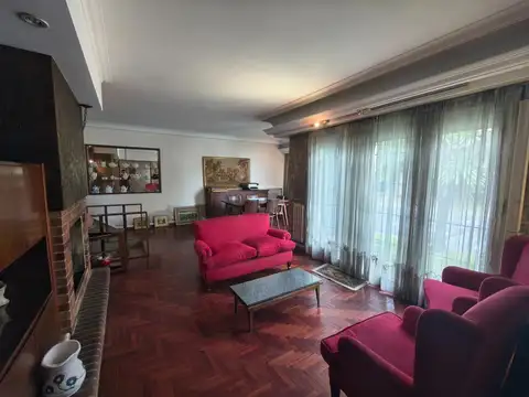 CASA EN VENTA 7 AMBIENTES CON PATIO Y GARAGE CHAUVIN