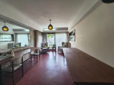 CASA EN VENTA 7 AMBIENTES CON PATIO Y GARAGE CHAUVIN