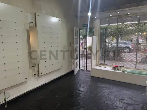 Local en Alquiler en City Bell, $ 700.000