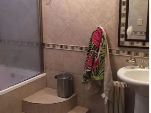 Casa 5 ambientes con 4 baños