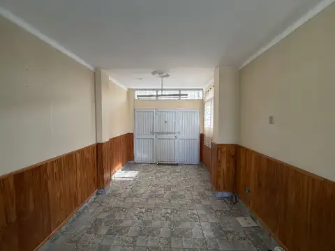 Casa 5 ambientes con 1 baño