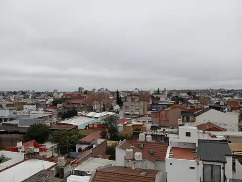 Departamento 5° Piso al Frente - Caseros