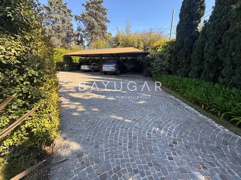 Casa en Venta con 14 cocheras