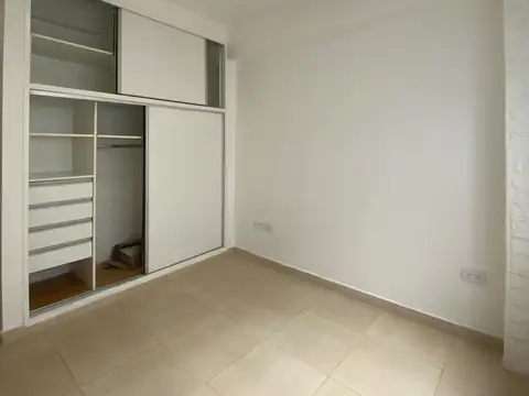 Depto Tipo Casa en Alquiler en Liniers, $ 800.000