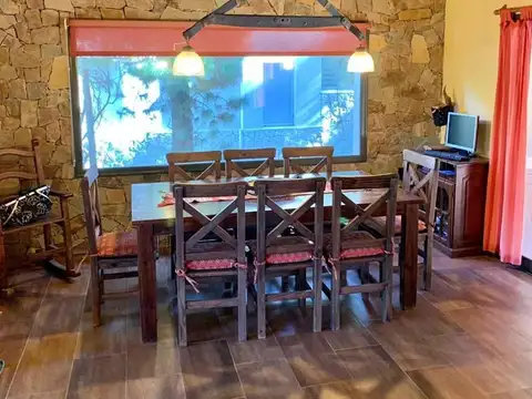 Casa 4 ambientes con 2 baños