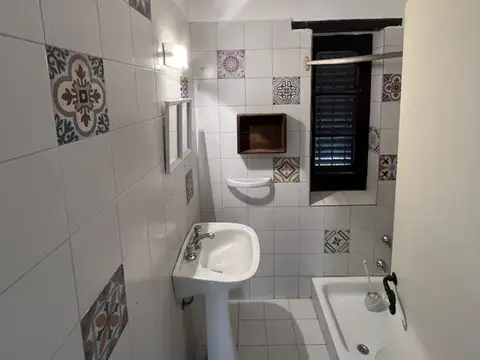 Admirable Chalet de 4 Ambientes en Excelente Ubicacion de Temperley