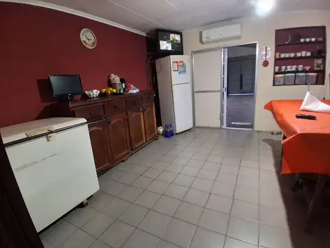 Casa 7 ambientes con 2 baños