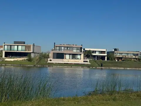 VENTA DE LOTE A LA LAGUNA EN MUELLES PUERTOS DEL LAGO