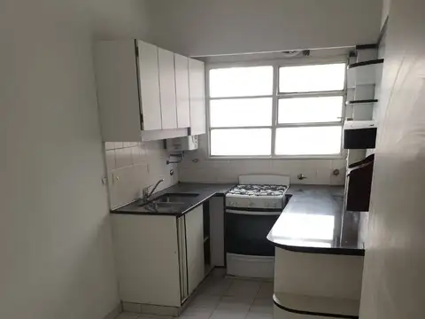 ALQUILER DEPARTAMENTO 3 AMBIENTES COCHERA CUBIERTA  C/Frente balcón