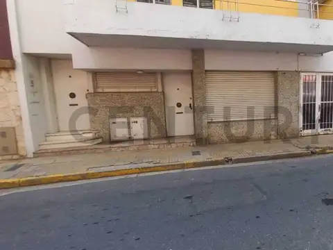 ph planta baja al frente dos dormitorios y cochera, centrico