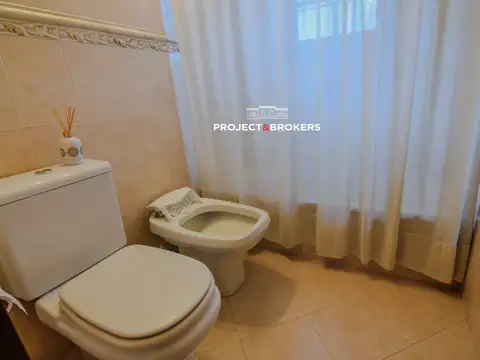 Casa en Venta con 3 cocheras