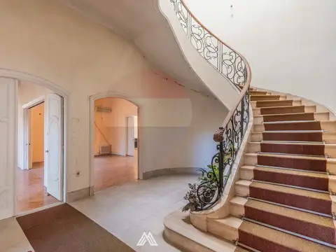 Casa en Venta con 6 cocheras
