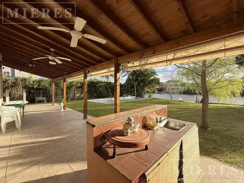 Casa en Venta con 2 cocheras