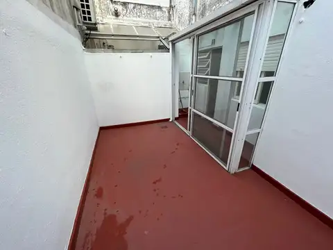 Departamento De 3 Ambientes, planta baja, 2 Patios. Excelente Ubicación, Apto credito