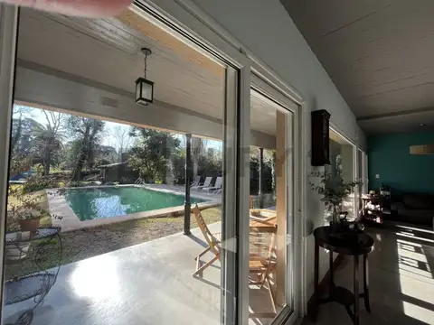 VENTA DE CASA 5 AMBIENTES EN PARQUE LELOIR APTA CREDITO