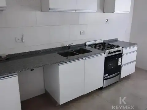 Casa en Alquiler con 2 cocheras