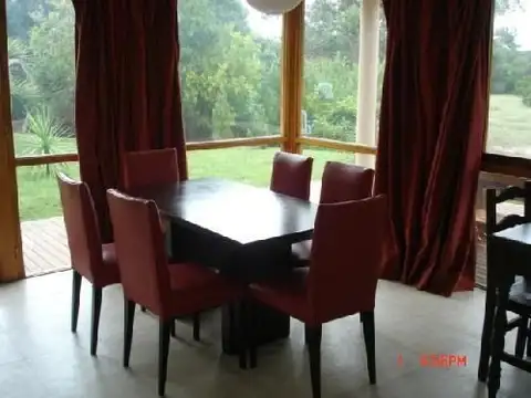 Casa 6 ambientes con 2 baños